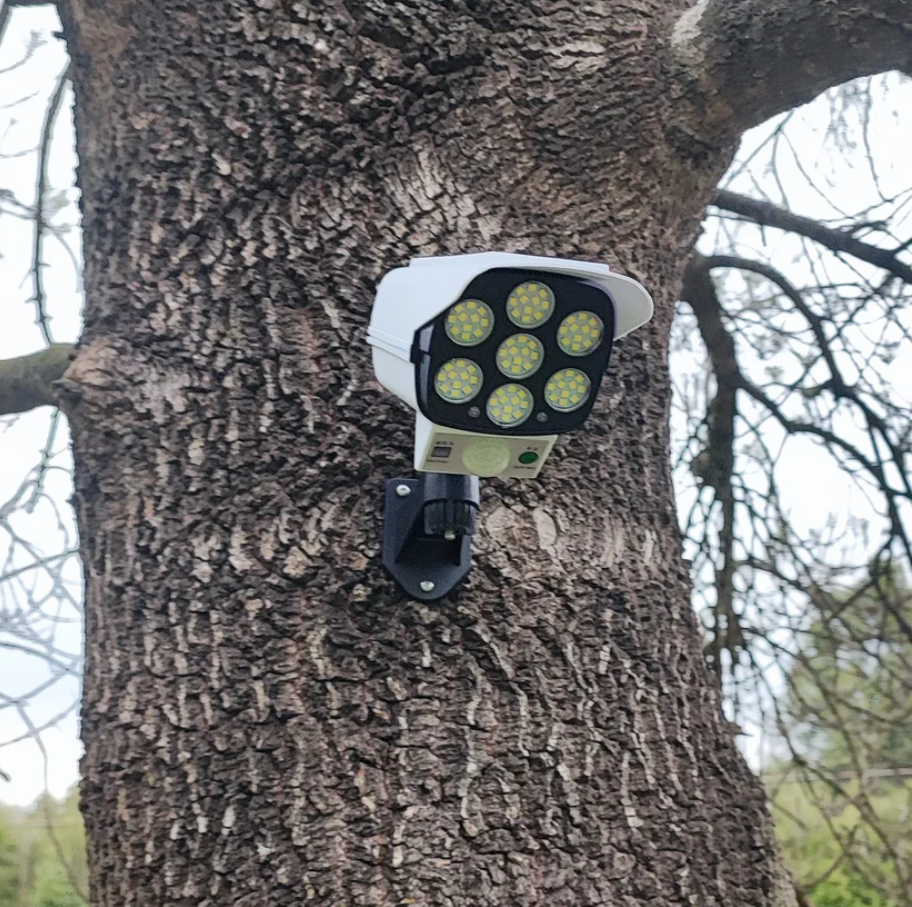 Foco Solar Led Tipo Cámara de Vigilancia